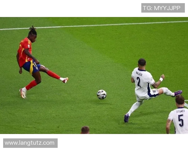 西班牙与美国足球比赛结果揭晓精彩瞬间回顾与分析